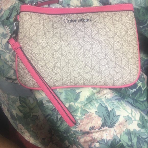 Calvin Klein wristlet clutch - Picture 2 of 5